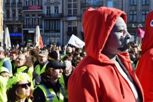 Les Gilets Jaunes Appellent à Une Manifestation